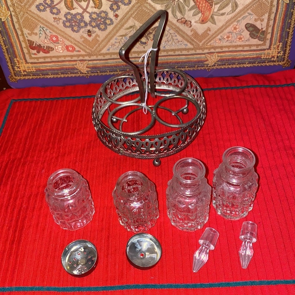 Vintage small Cruet Set Vintage 4 Piece Caddy Chrome Glass & Lucite Stoppers - Picture 4 of 5